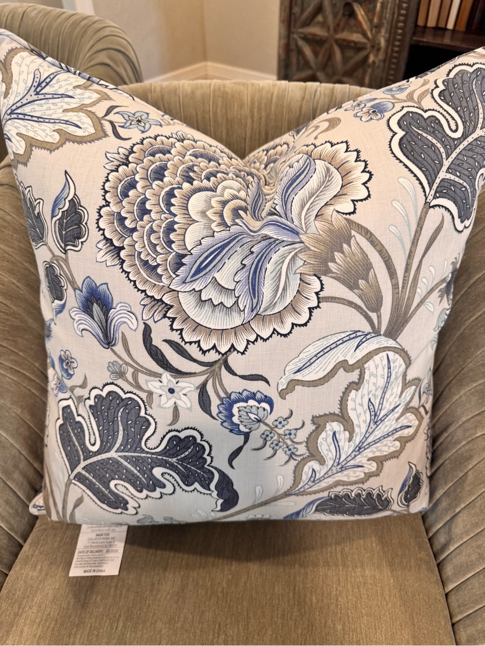 1-NWT CALLISTO HOME FLORAL DESIGN
DECORATIVE PILLOW